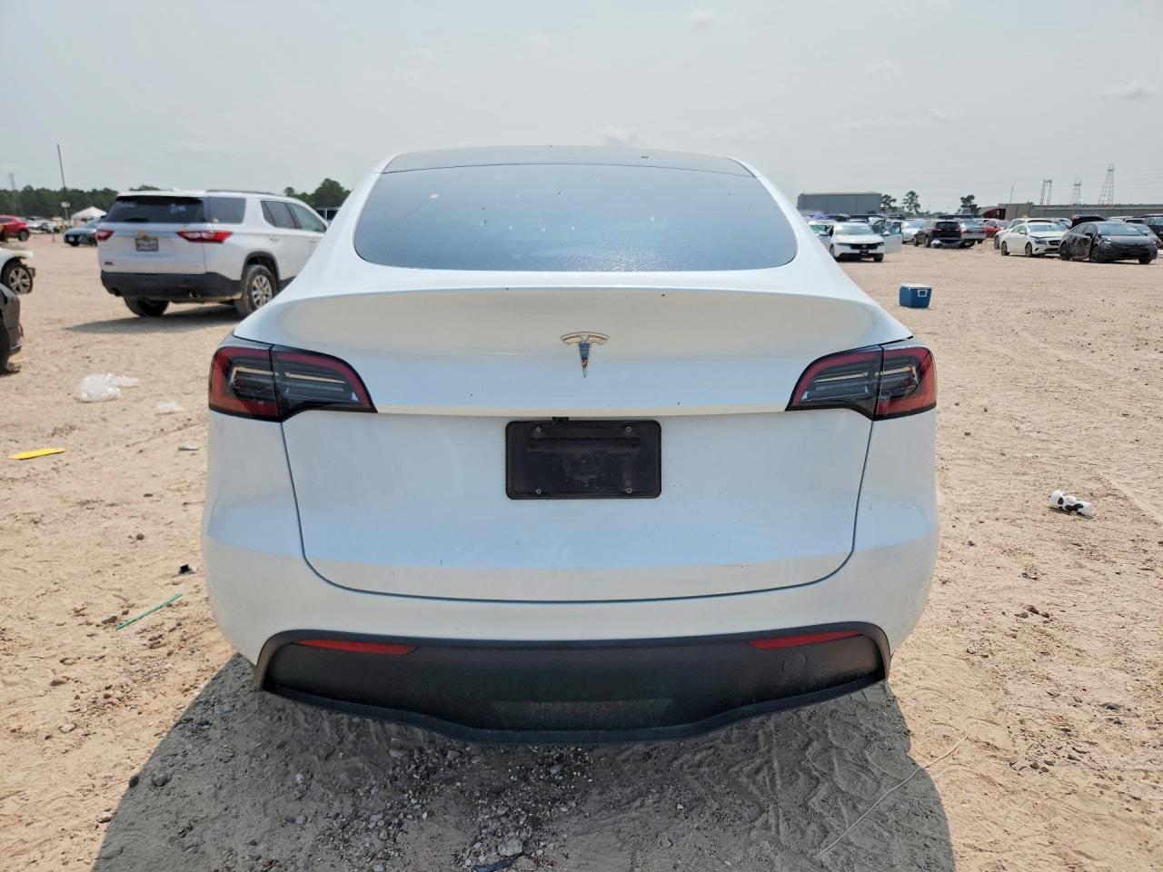 2025 Tesla Model Y - Фото 6