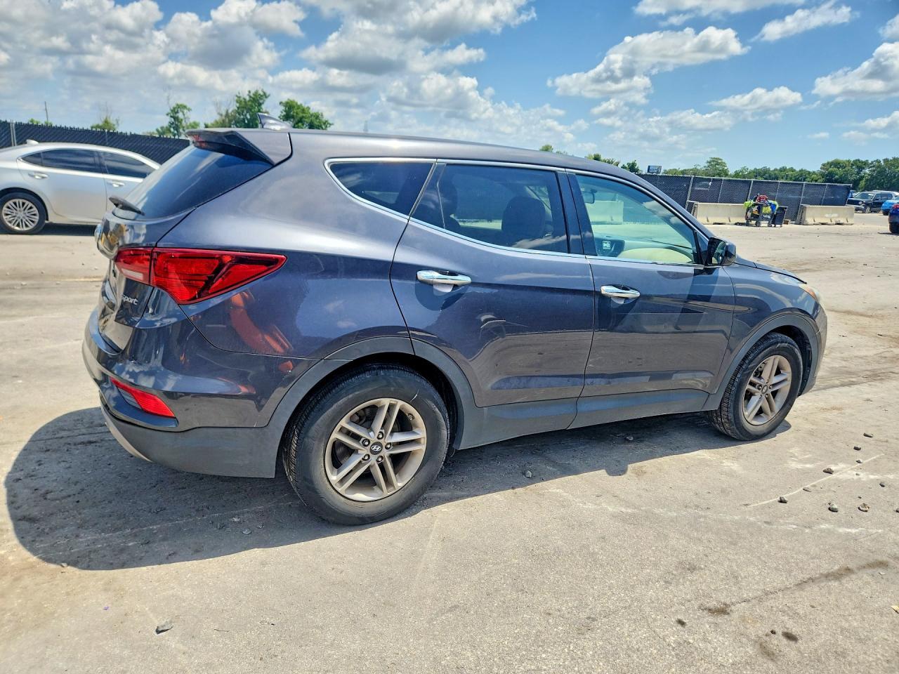 2017 Hyundai Santa Fe Sport 2.4L - Image 3