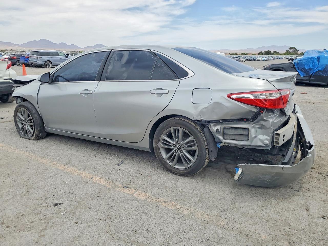 2015 Toyota Camry Se - Фото 2