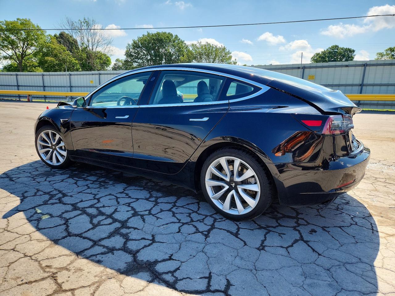 2019 Tesla Model 3 - Фото 2