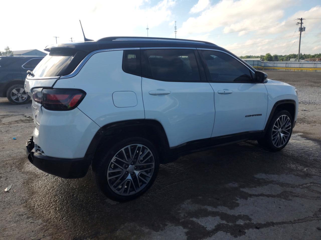 2022 Jeep Compass Limited - Image 3