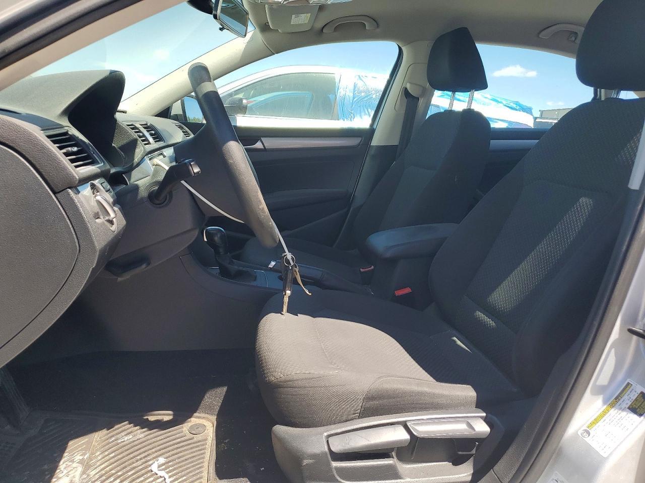 2014 Volkswagen Passat S - Фото 7