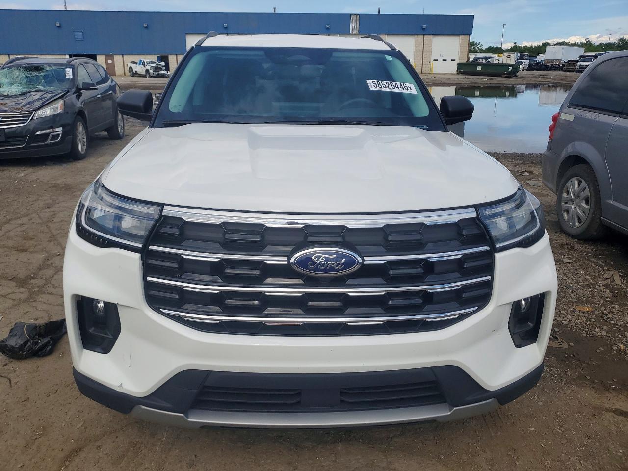 2025 Ford Explorer Active - Image 5