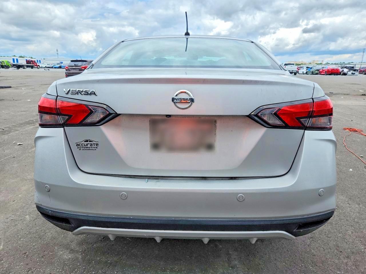 2020 Nissan Versa S - Фото 6
