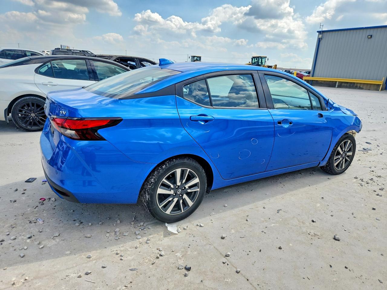 2020 Nissan Versa Sv - Фото 3