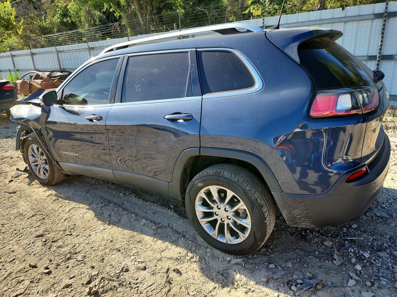 2021 Jeep Cherokee Latitude Plus - Фото 2
