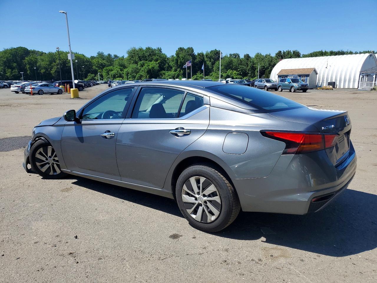 2020 Nissan Altima S - Фото 2