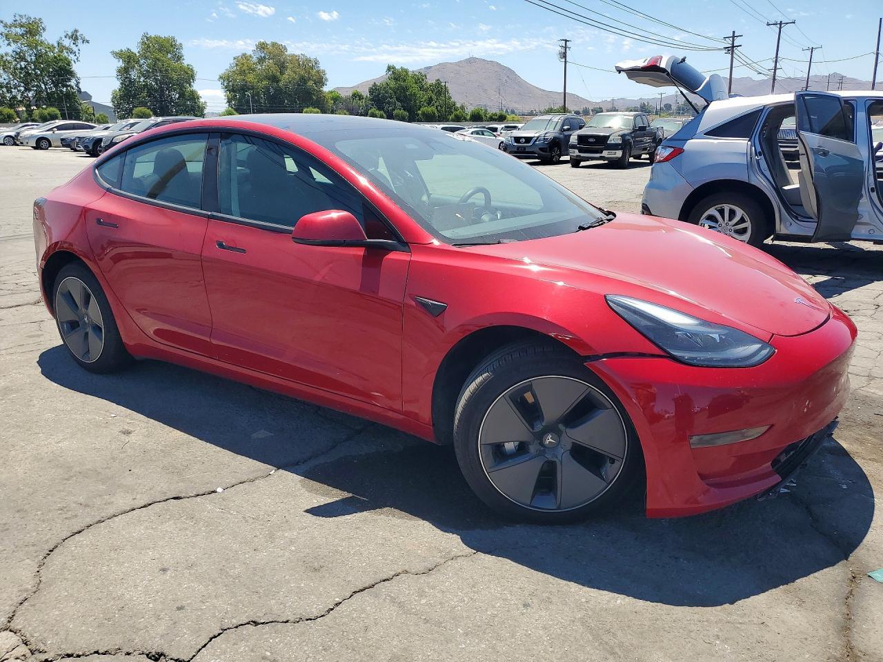 2023 Tesla Model 3 - Фото 4