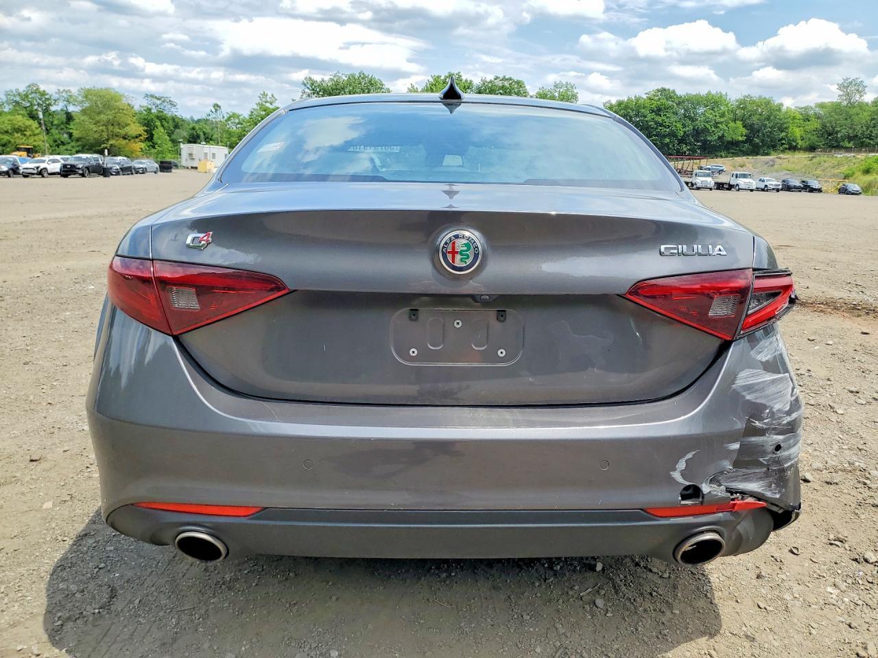 2020 Alfa Romeo Giulia Ti - Фото 6