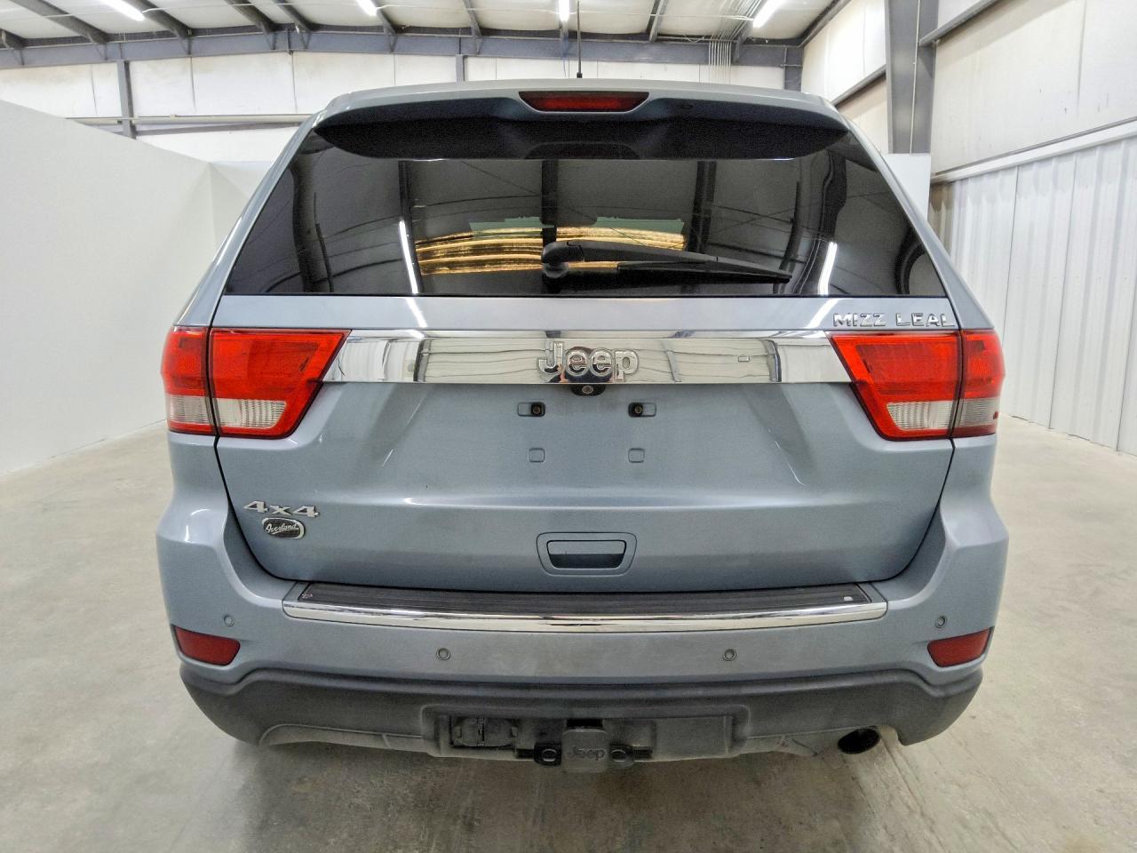 2013 Jeep Grand Cherokee Overland - Image 6