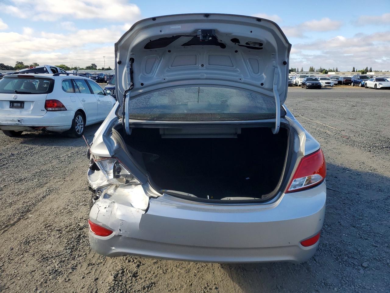 2017 Hyundai Accent Se - Фото 6