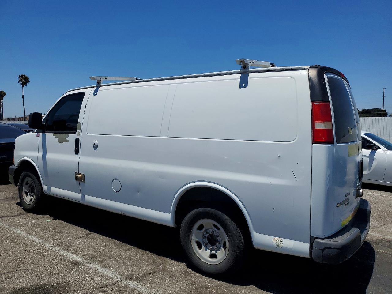 2012 Chevrolet Express 2500 Cargo Delivery Van - Фото 2