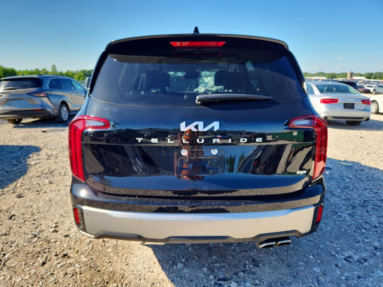 2023 Kia Telluride S - Image 6
