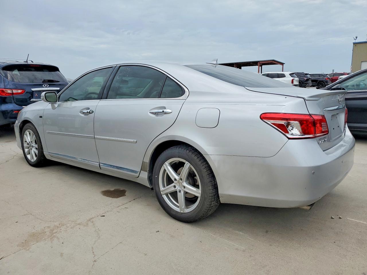 2010 Lexus Es 350 - Image 2