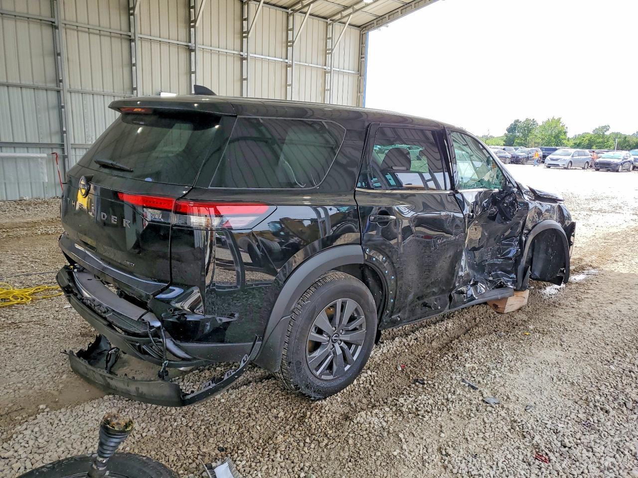 2021 Nissan Pathfinder S - Фото 3