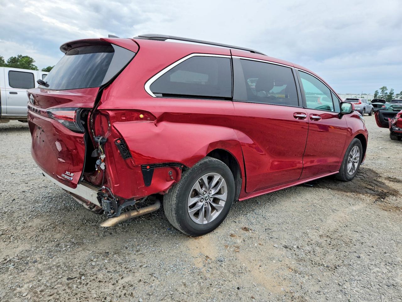 2022 Toyota Sienna Xle - Фото 3