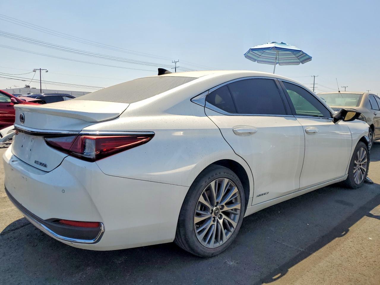 2020 Lexus Es 300H - Image 3