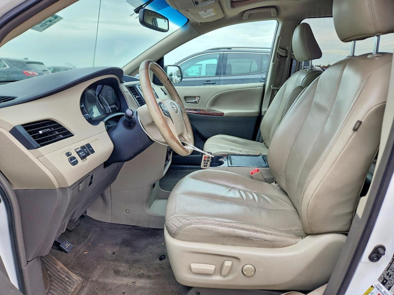 2013 Toyota Sienna Xle 8-Passenger - Фото 7