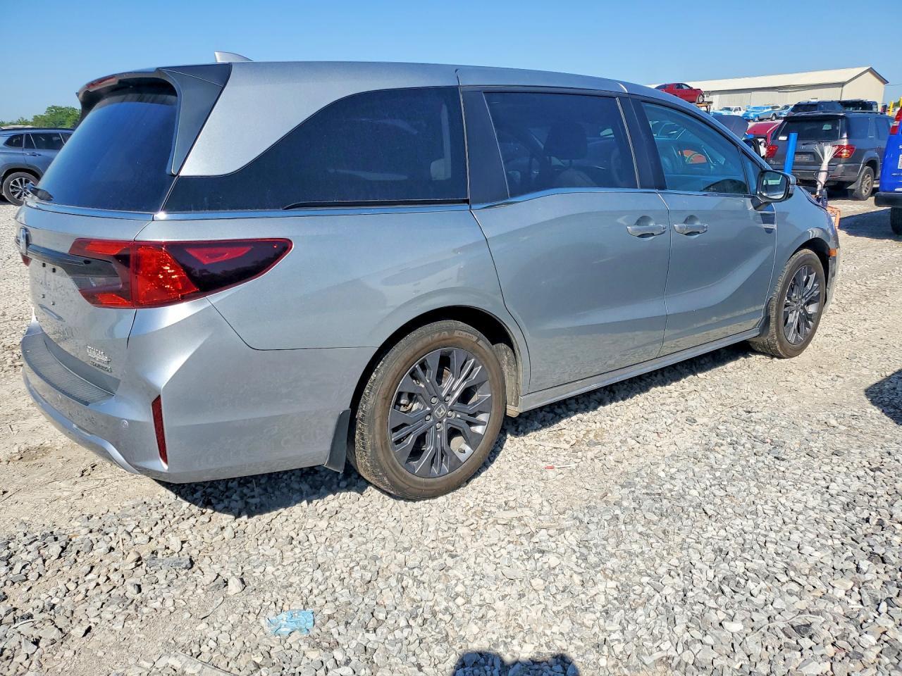 2025 Honda Odyssey Touring - Фото 3