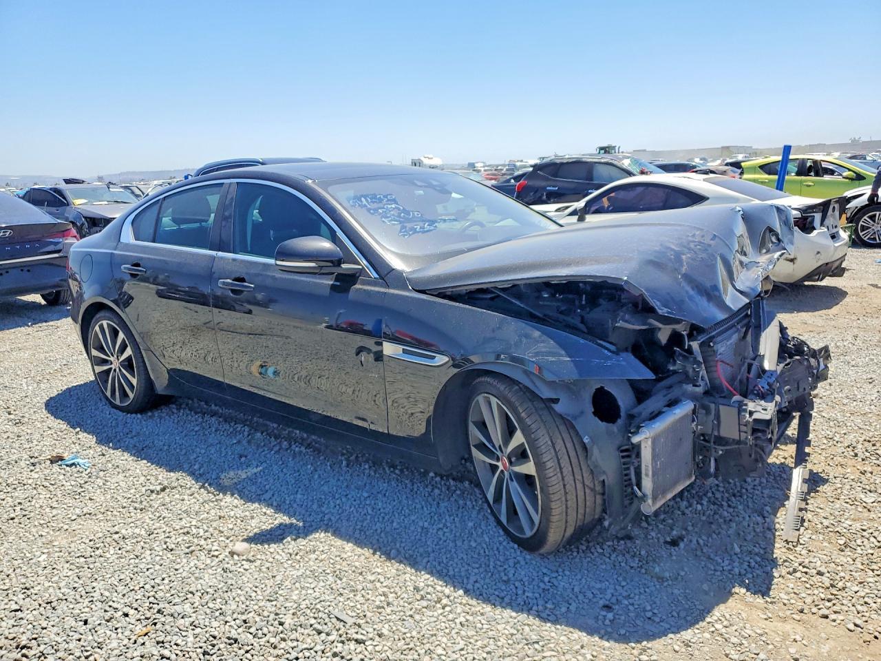 2020 Jaguar Xe S - Фото 4