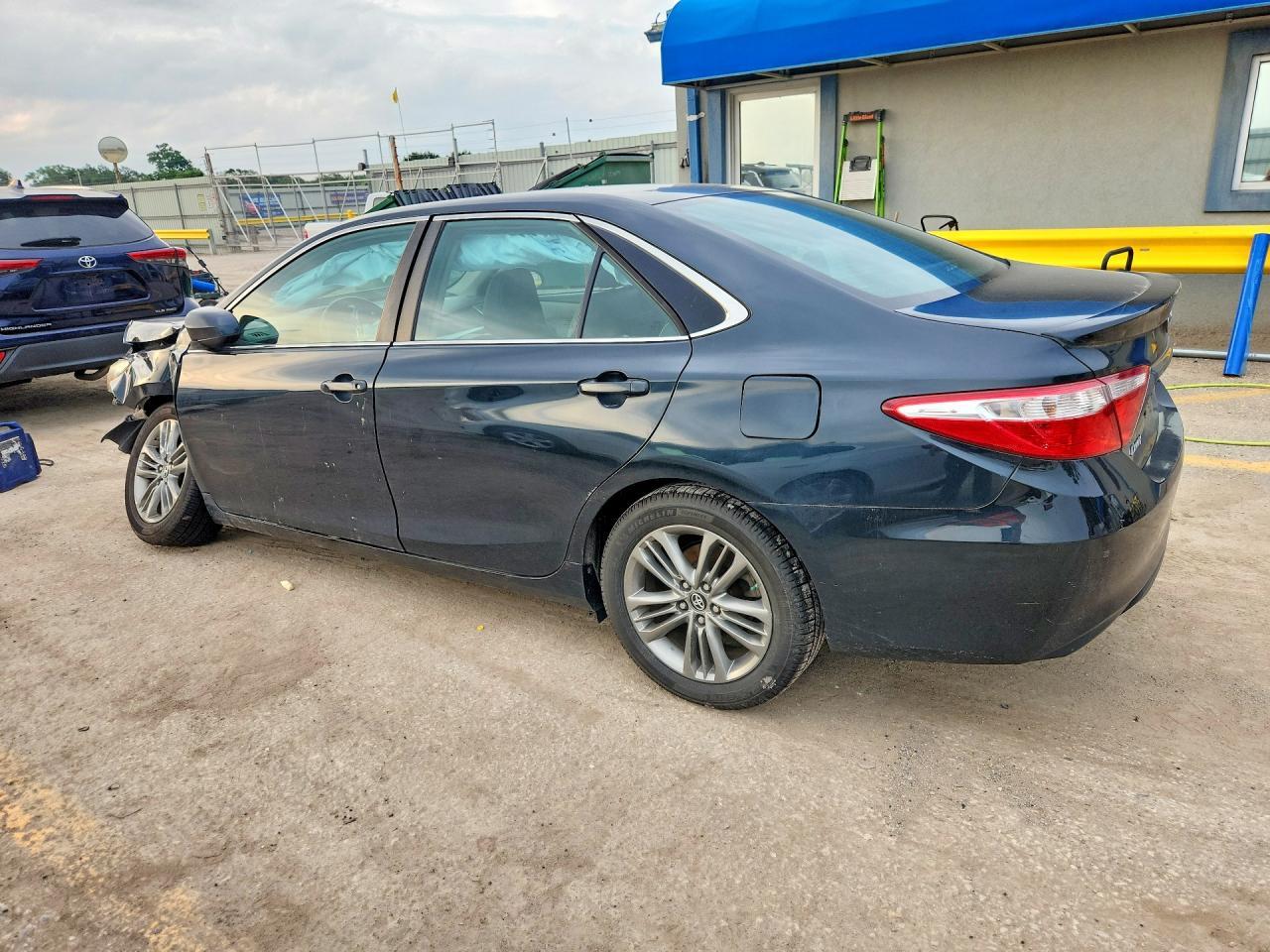 2016 Toyota Camry Se - Image 2