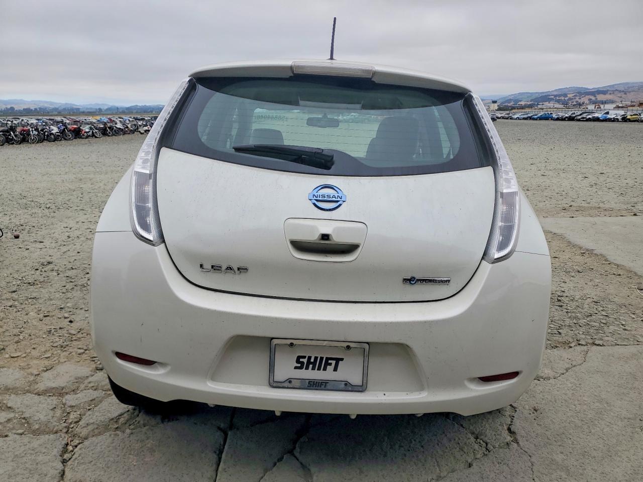 2015 Nissan Leaf S - Image 6