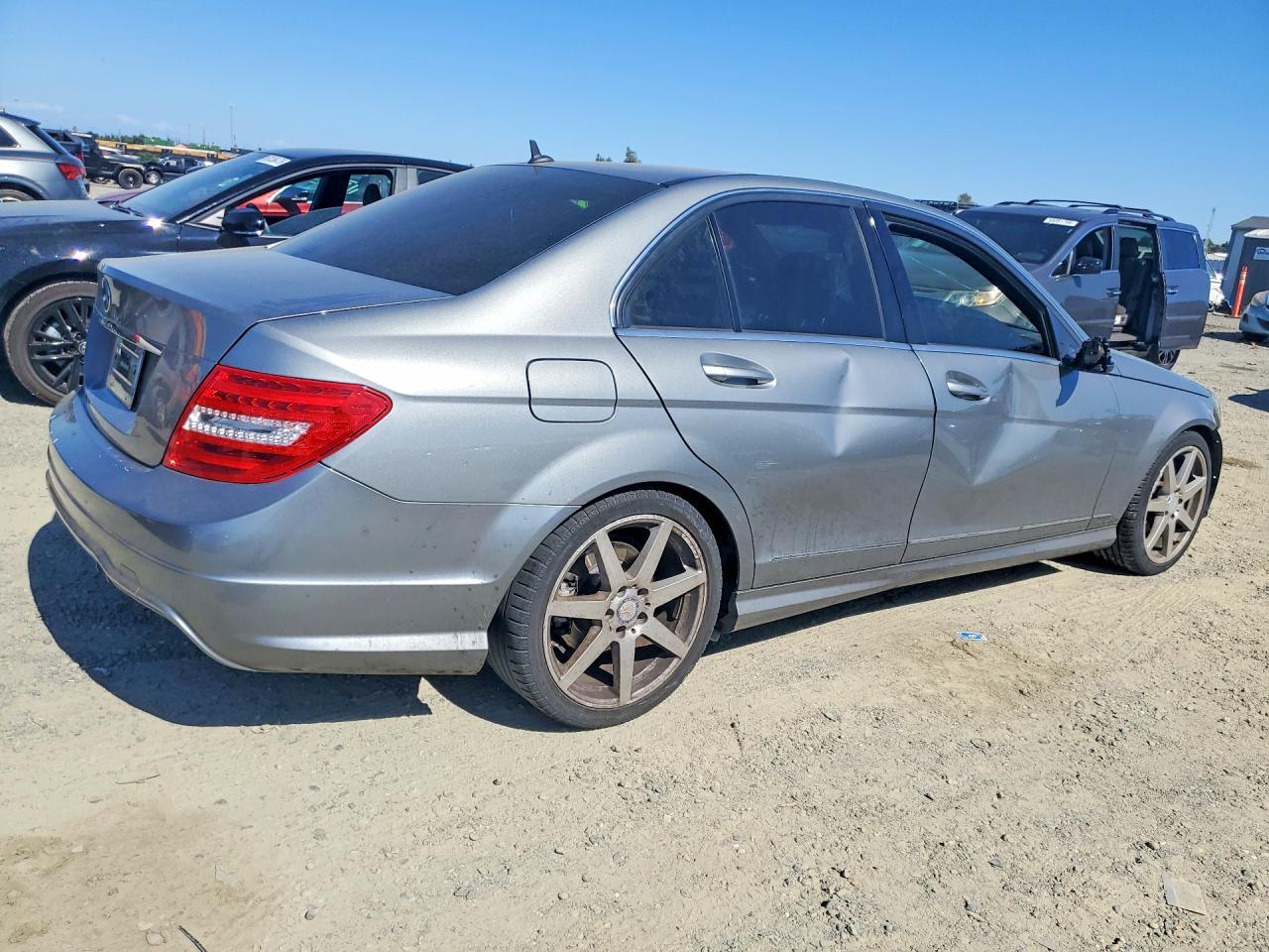 2013 Mercedes-Benz C 250 - Фото 3