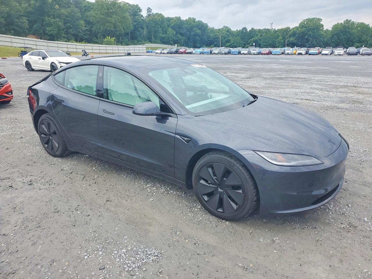 2026 Tesla Model 3 - Фото 4