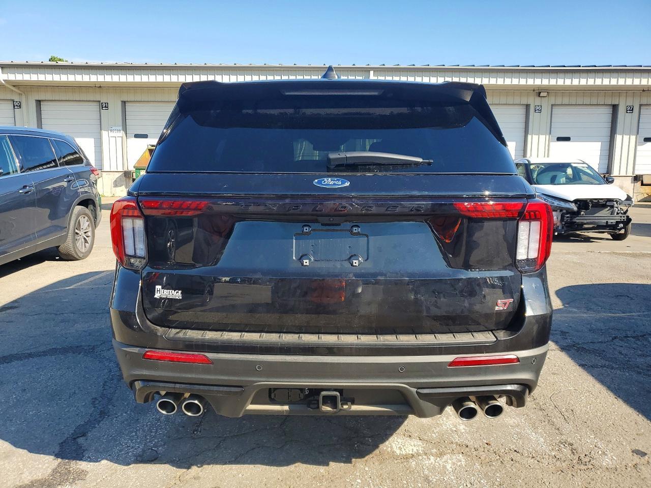 2025 Ford Explorer St - Фото 6