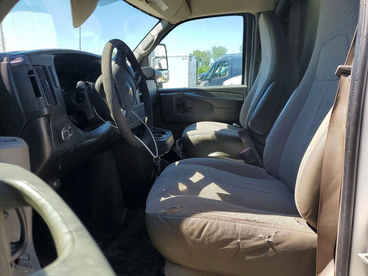 2012 Chevrolet Express 35 - Фото 7