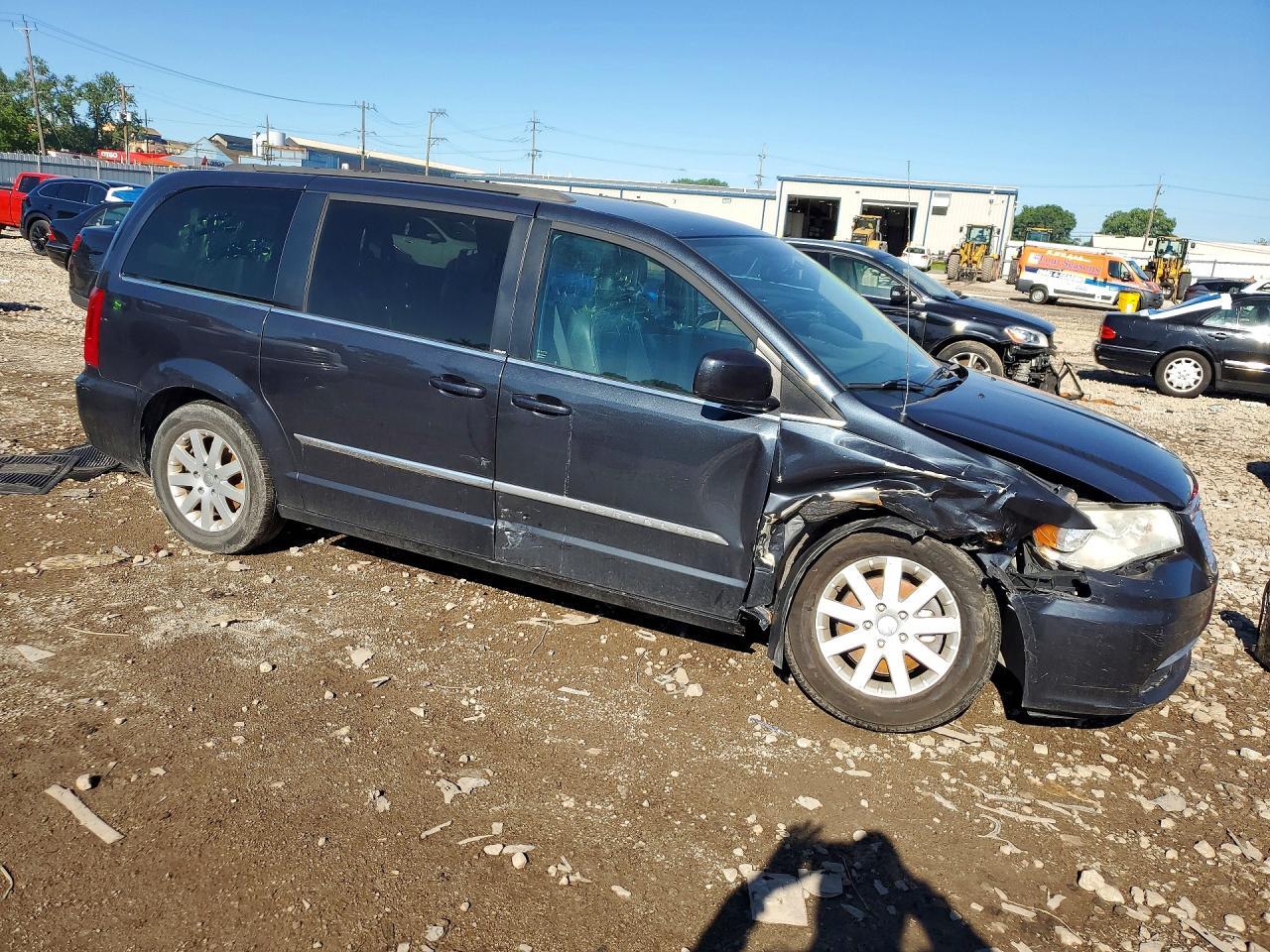 2014 Chrysler Town & Country Touring - Image 4