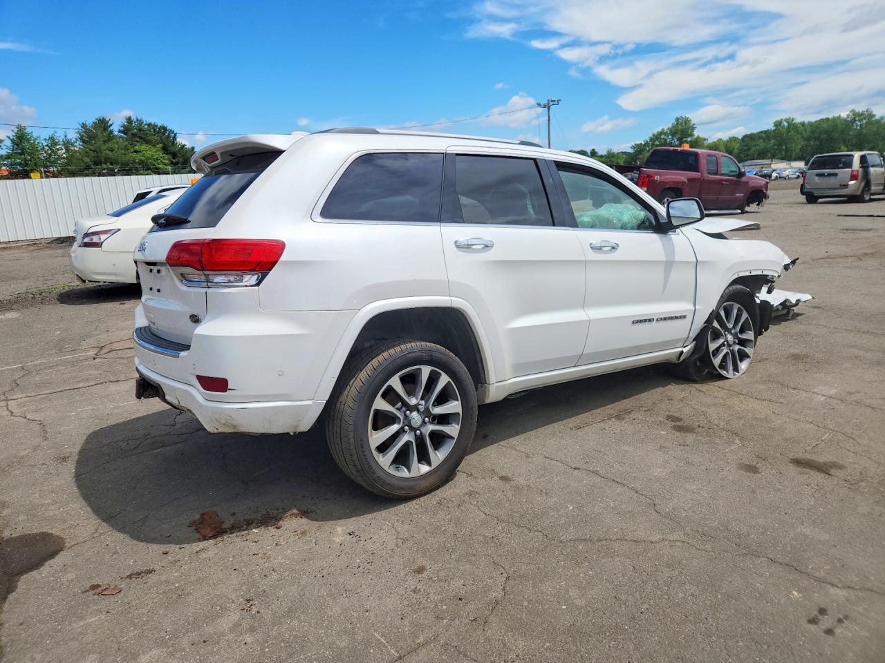 2018 Jeep Grand Cherokee Overland - Image 3