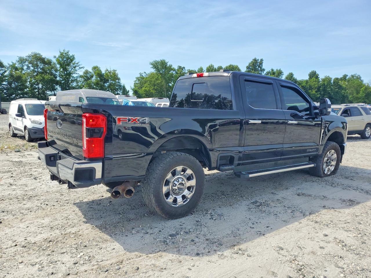 2023 Ford F250 Super Duty - Фото 3