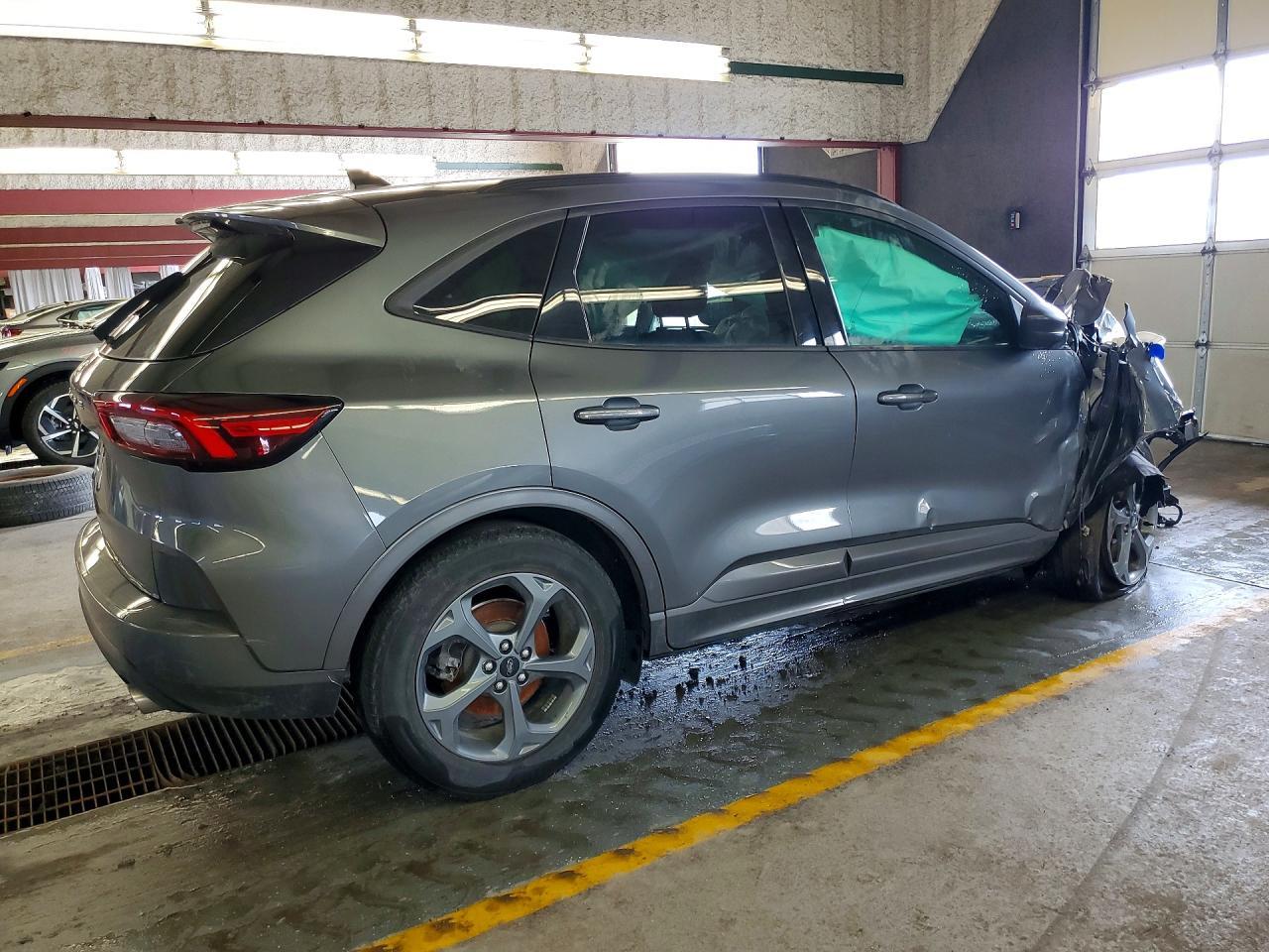 2023 Ford Escape St Line - Фото 3