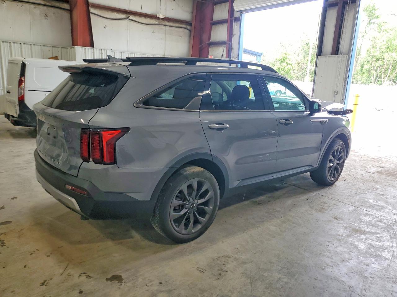 2022 Kia Sorento Ex - Image 3