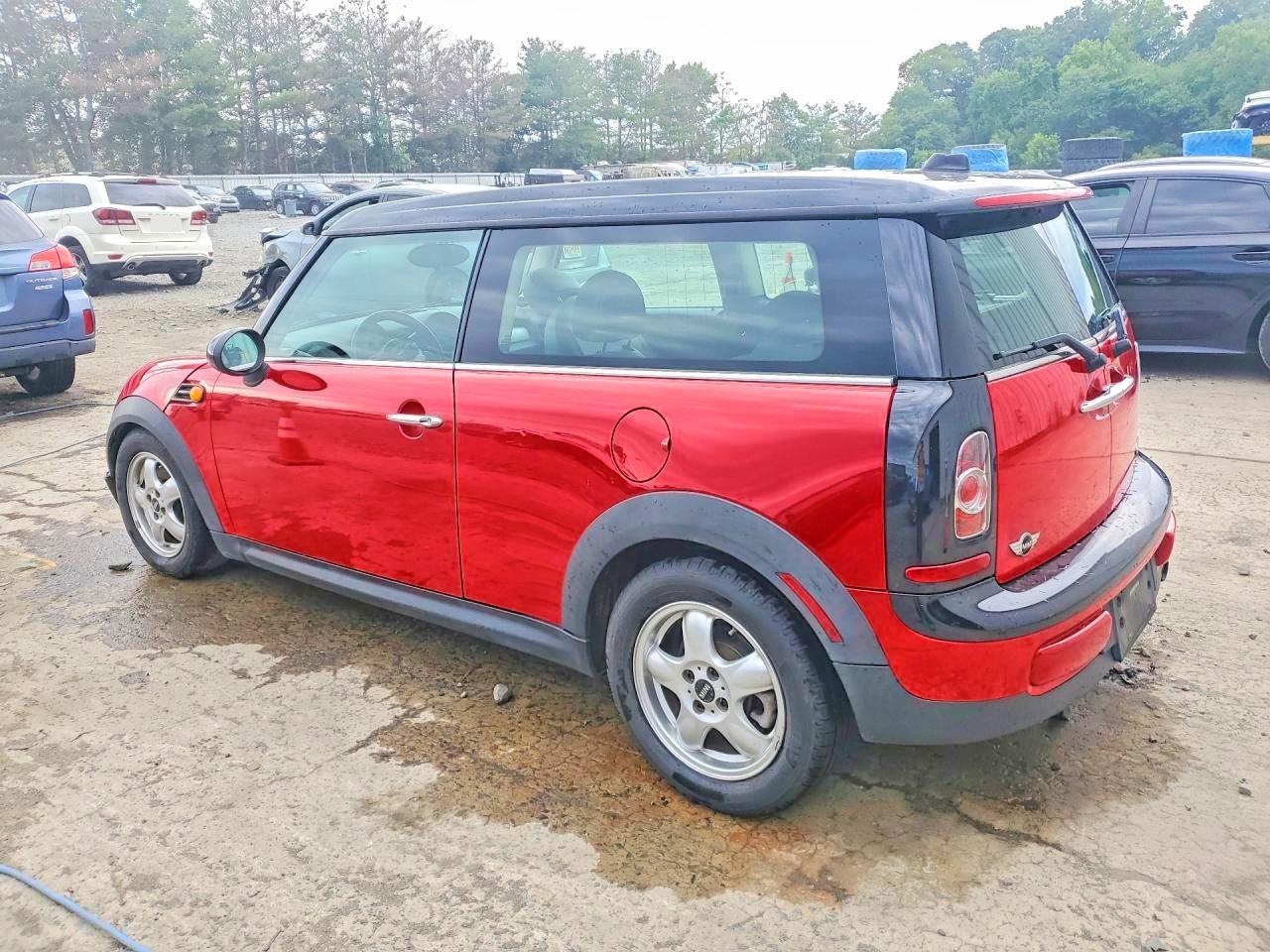 2011 Mini Cooper Clubman - Image 2
