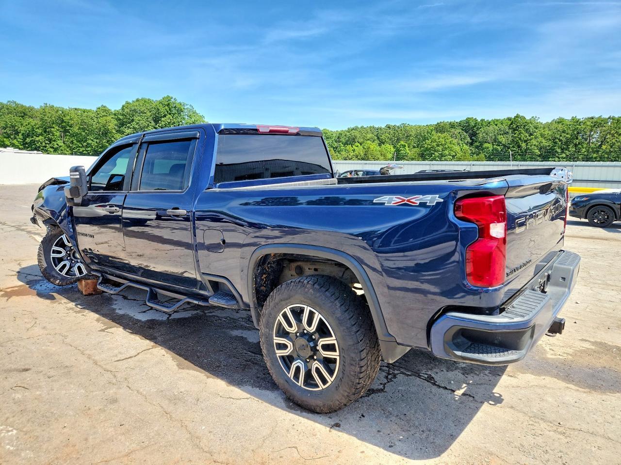 2021 Chevrolet Silverado K2500 Custom - Фото 2