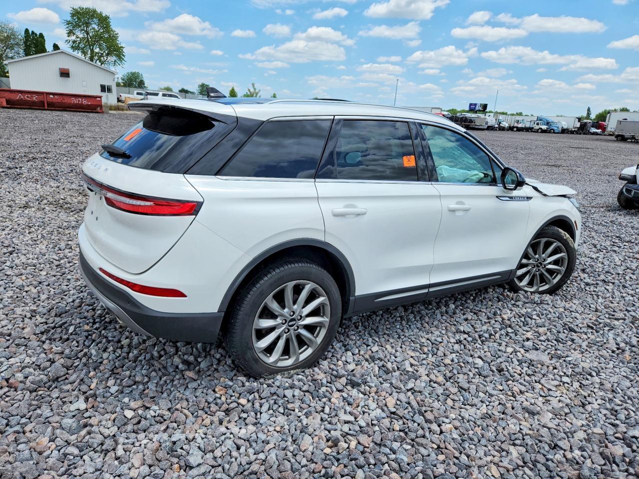 2022 Lincoln Corsair - Image 3