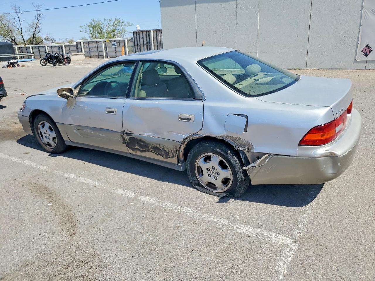 1997 Lexus Es 300 - Image 2