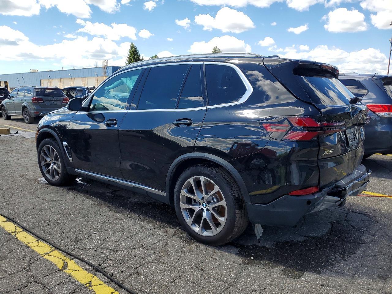 2026 BMW X5 xDrive50E - Фото 2