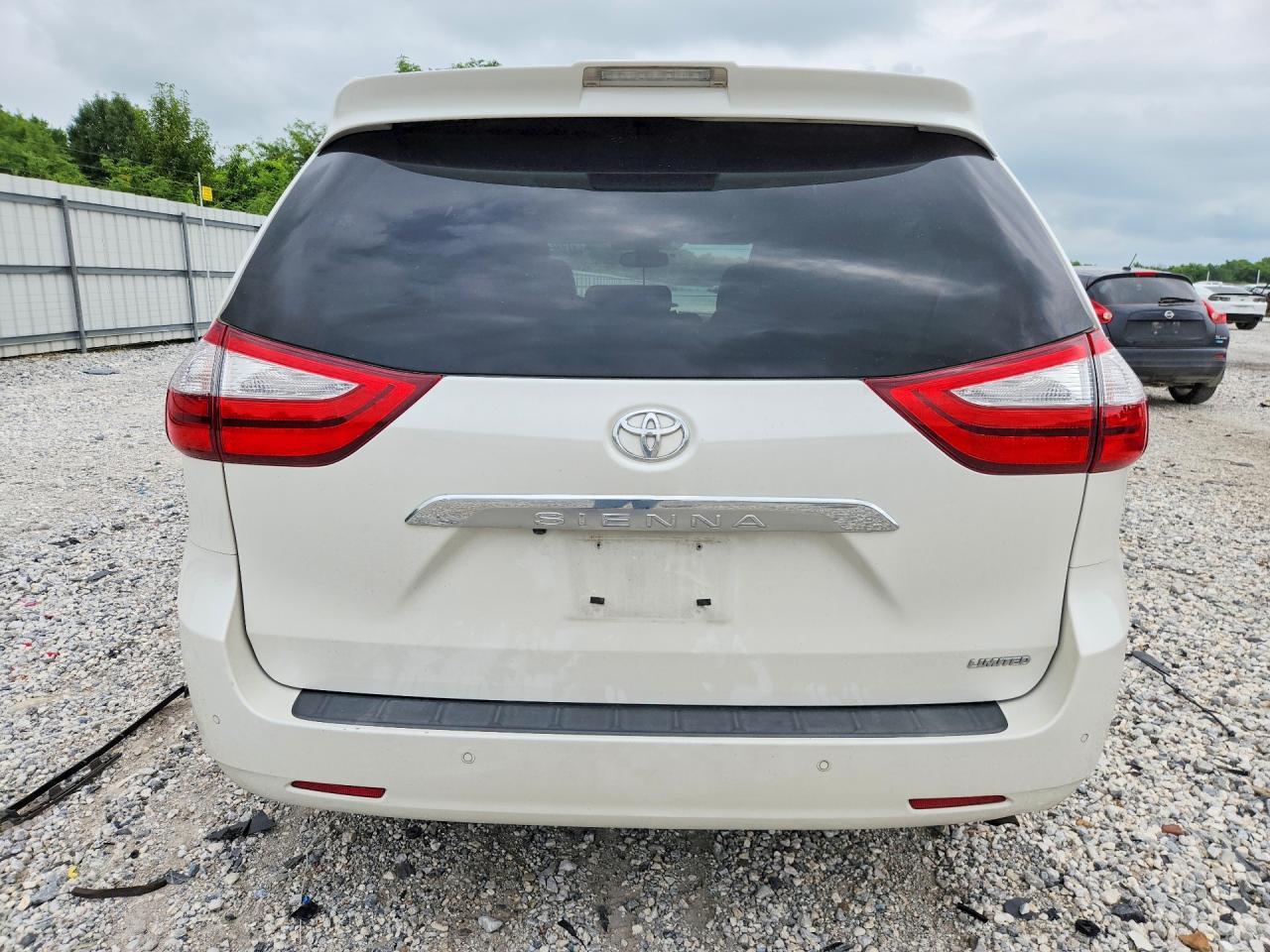 2019 Toyota Sienna Limited 7-Passenger - Image 6
