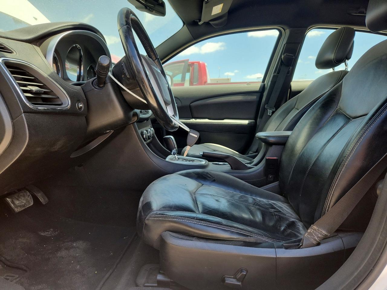 2011 Chrysler 200 Limited - Image 7