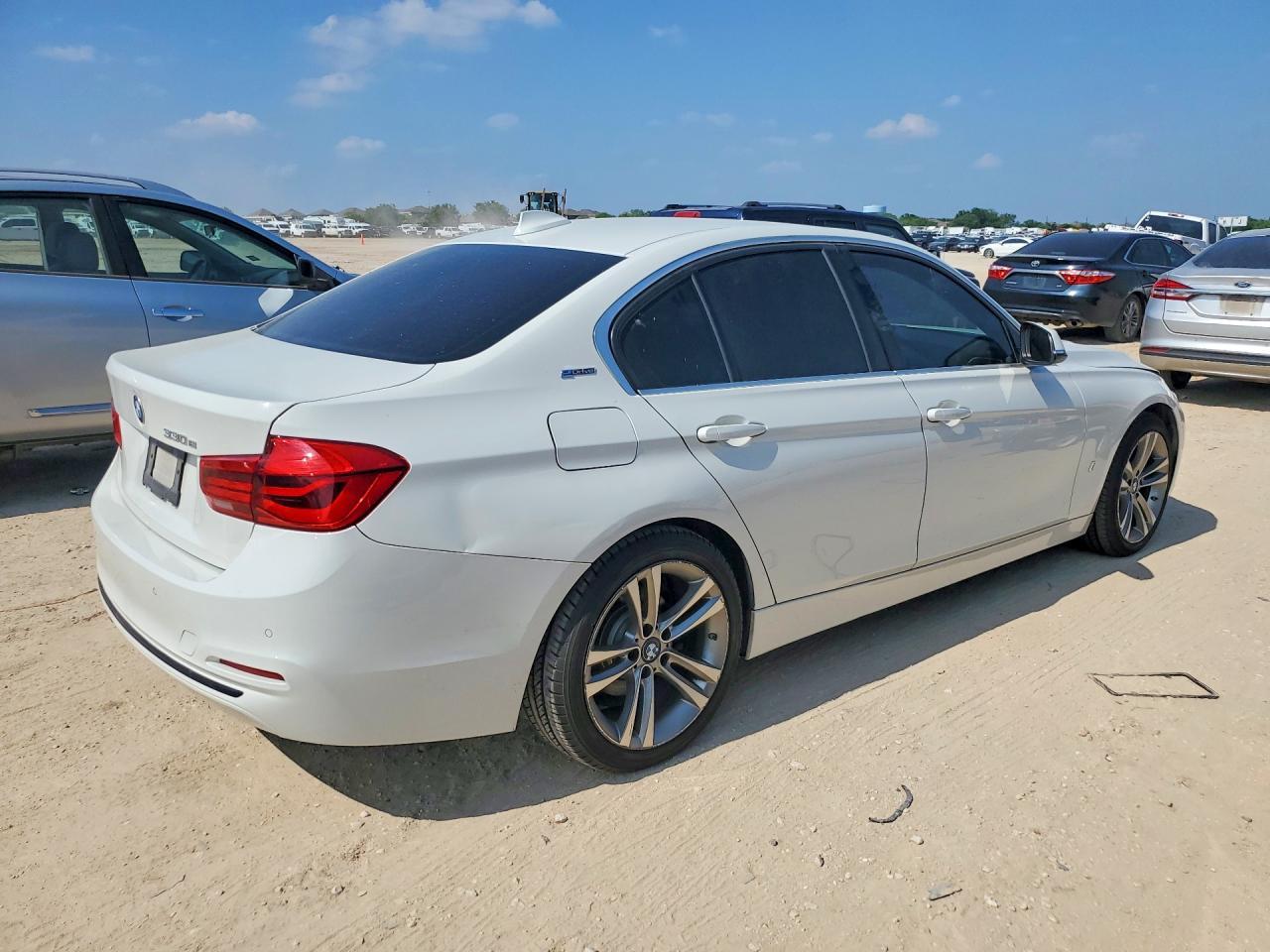 2017 BMW 328I 4Dr - Фото 3