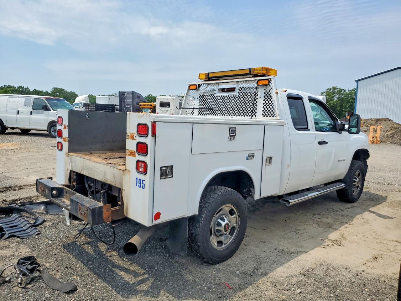 2011 GMC Sierra K2500 Heavy Duty - Фото 3
