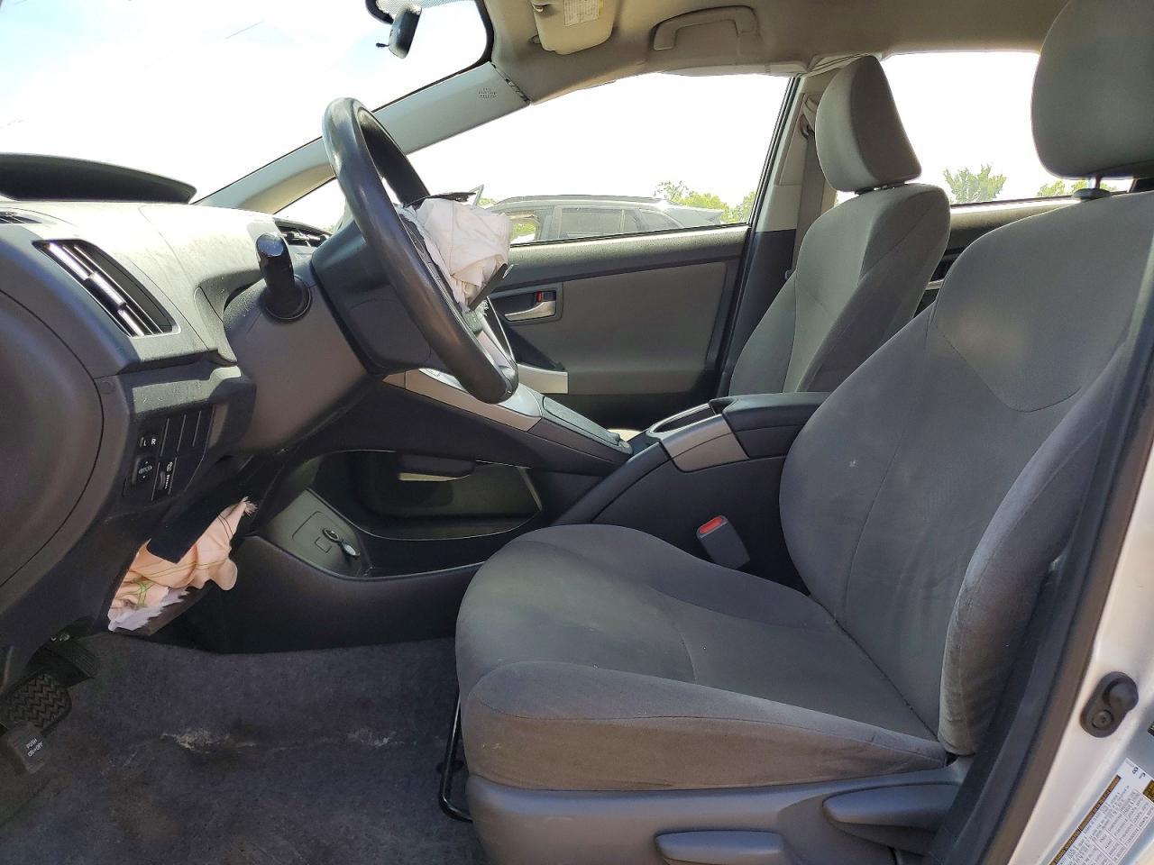 2014 Toyota Prius Two - Фото 7