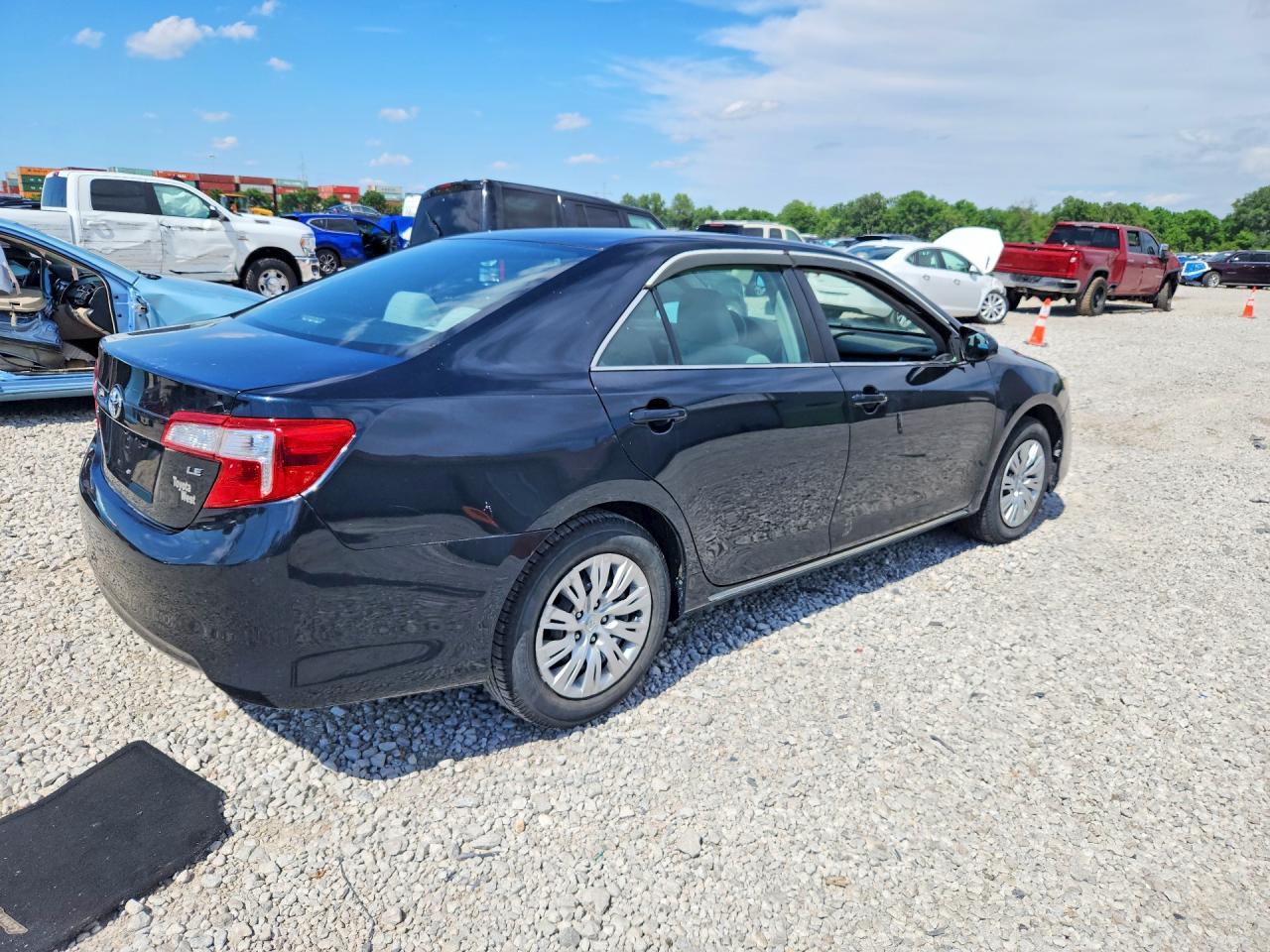 2012 Toyota Camry Le - Фото 3