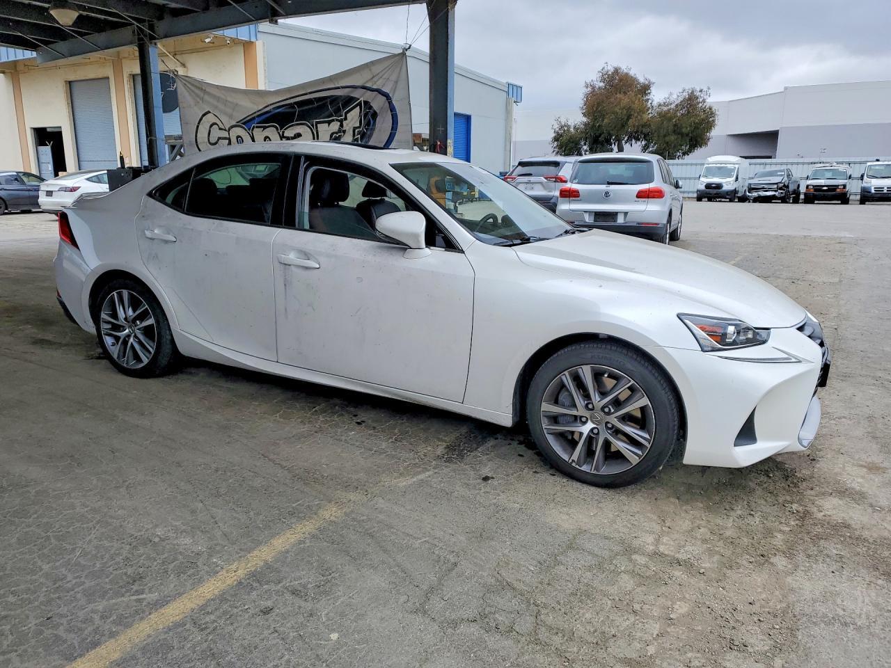 2019 Lexus Is 300 - Image 4