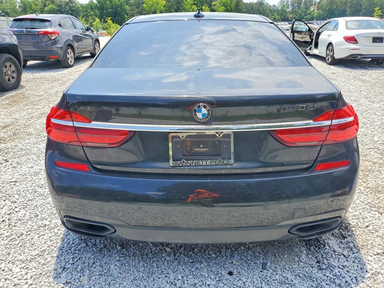 2017 BMW 740 I - Фото 6