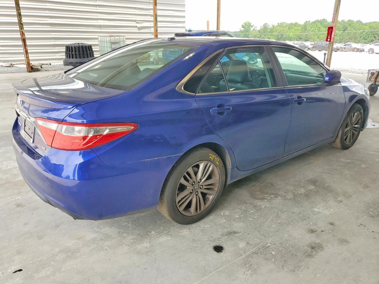 2016 Toyota Camry Se - Image 3