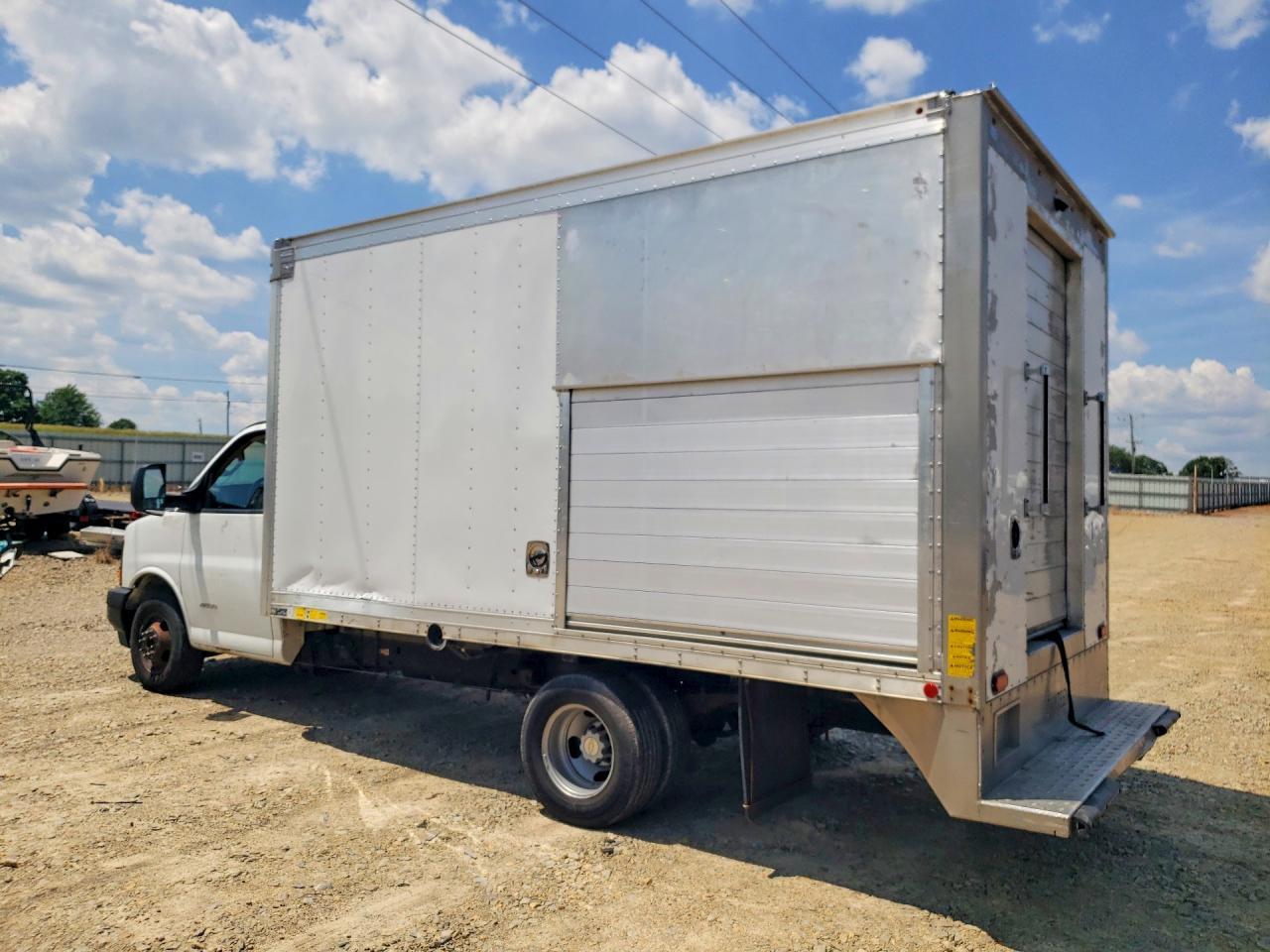 2017 Chevrolet Express Refrigerated Box Truck - Image 2